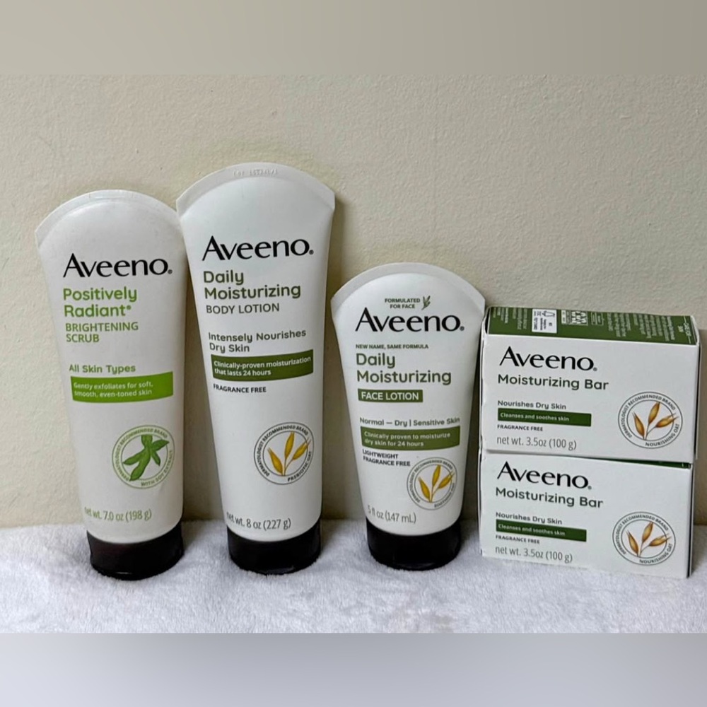 Aveeno Daily Moisturizing Skincare Set - White and Green
